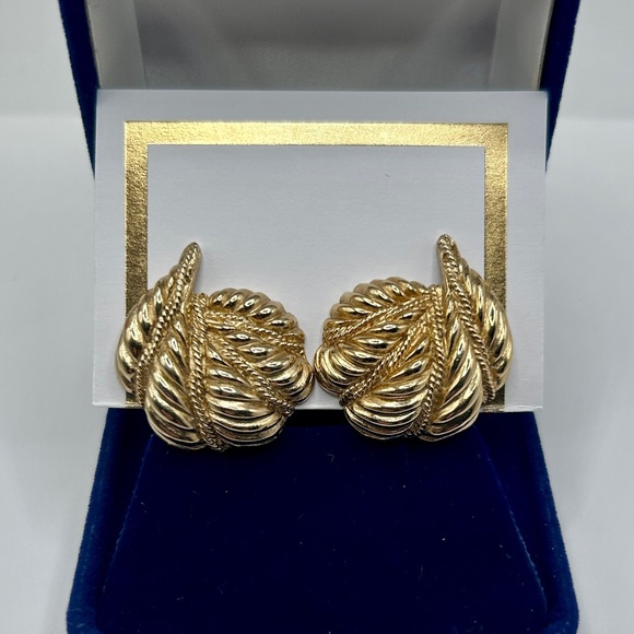 Monet Vintage 10k Gold Textured Shell Clip On Earrings - Picture 12 of 13